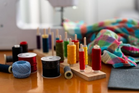 Les trésors cachés d'une boutique de broderie, guide des matériaux essentiels